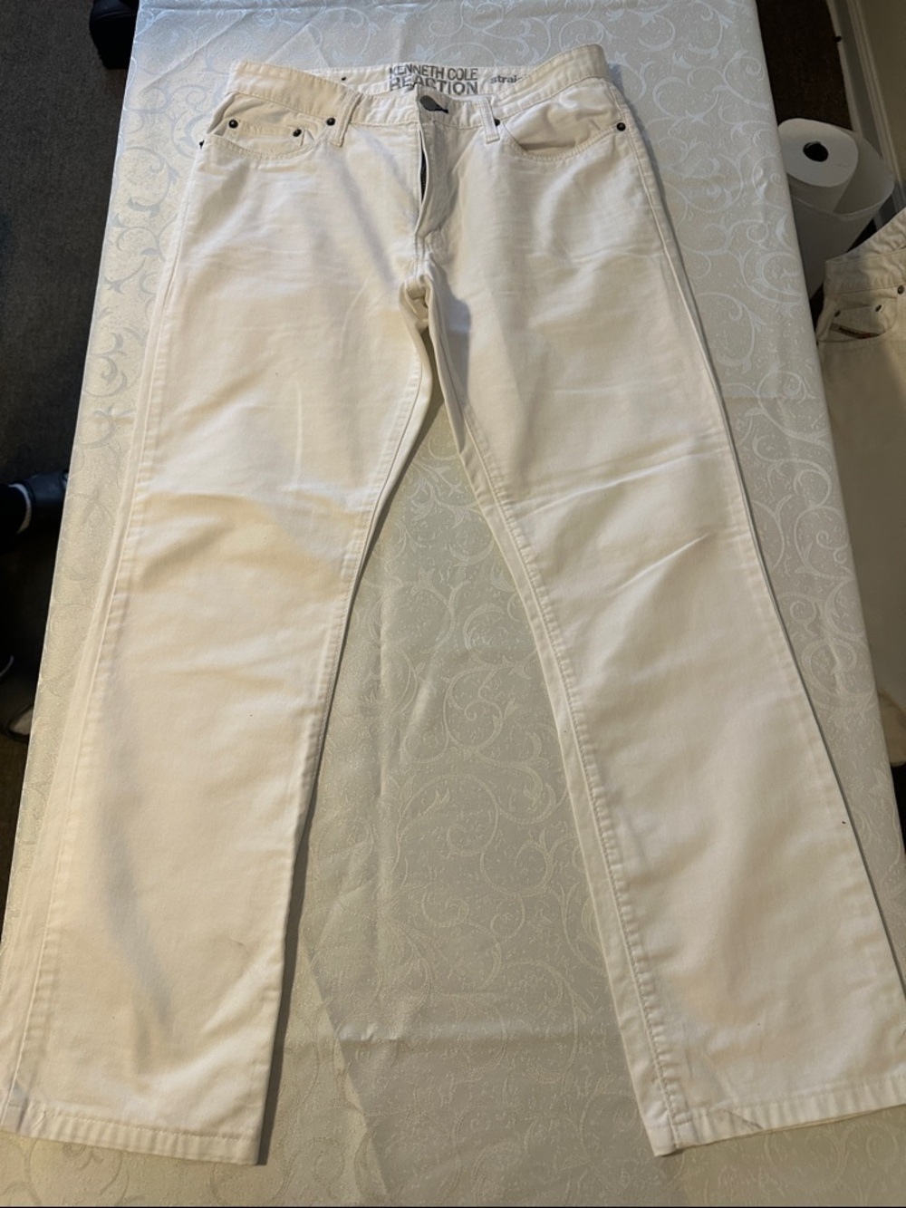 Kenneth Cole Reaction Off-White Straight Leg Jeans